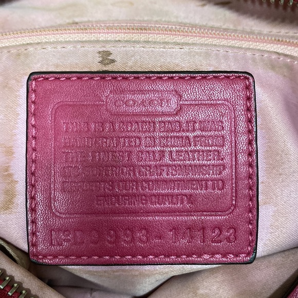 COACH Pink paten leather purse - Picture 3 of 11